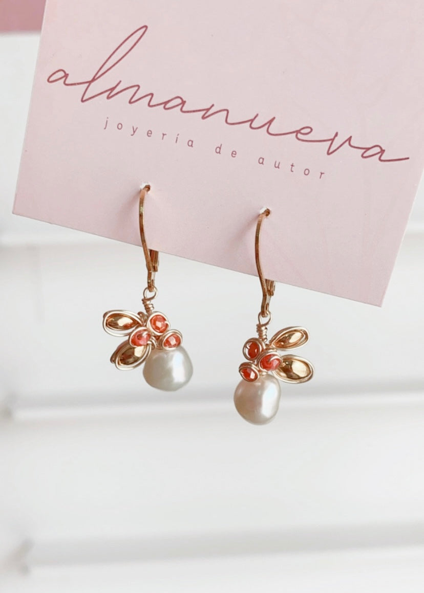 Aretes pequeños con perla barroca