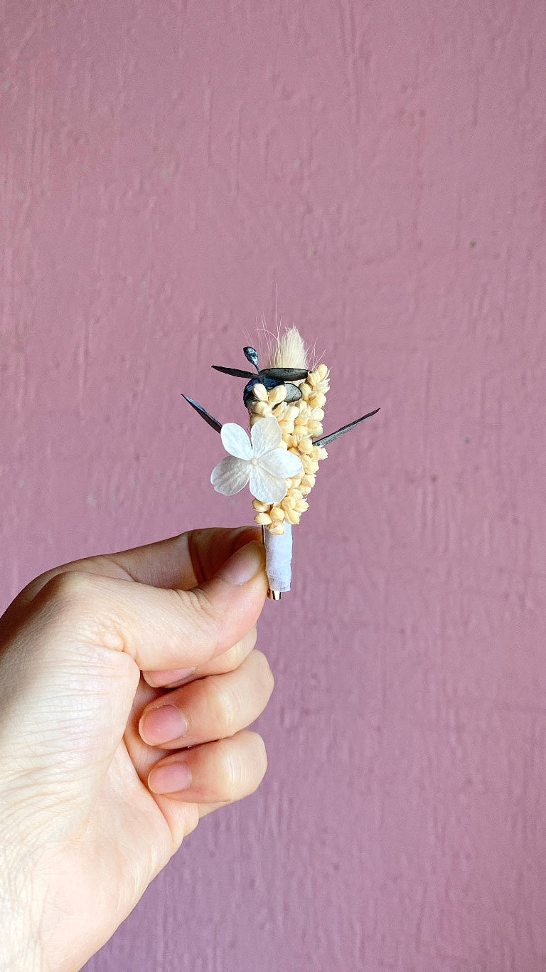 Boutonniere mini hortensias preservadas