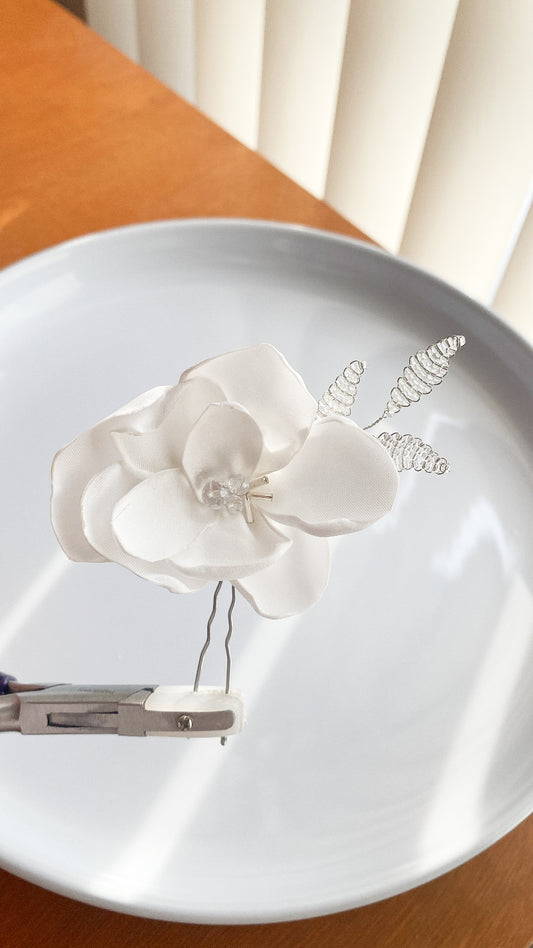 Simple Hair pin floral