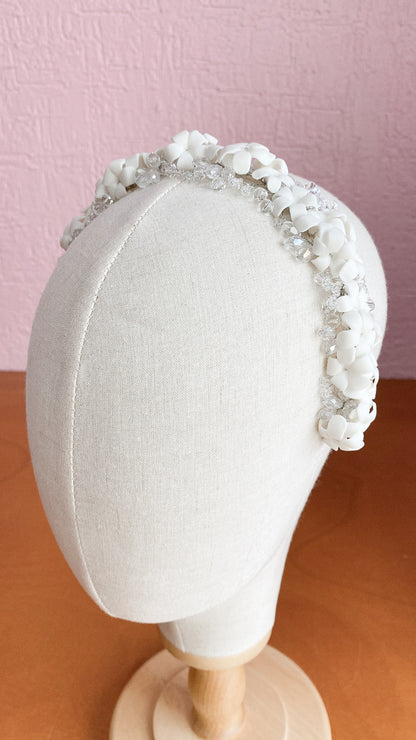 Tiara flores de porcelana